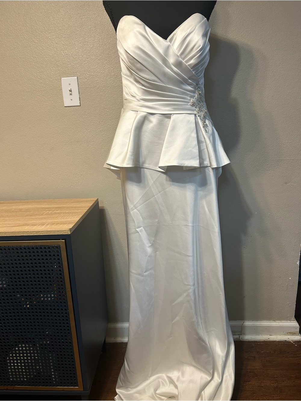 Moonlight Bridal T642 Size 14 Strapless Wedding Gown Beaded Peplum Train
